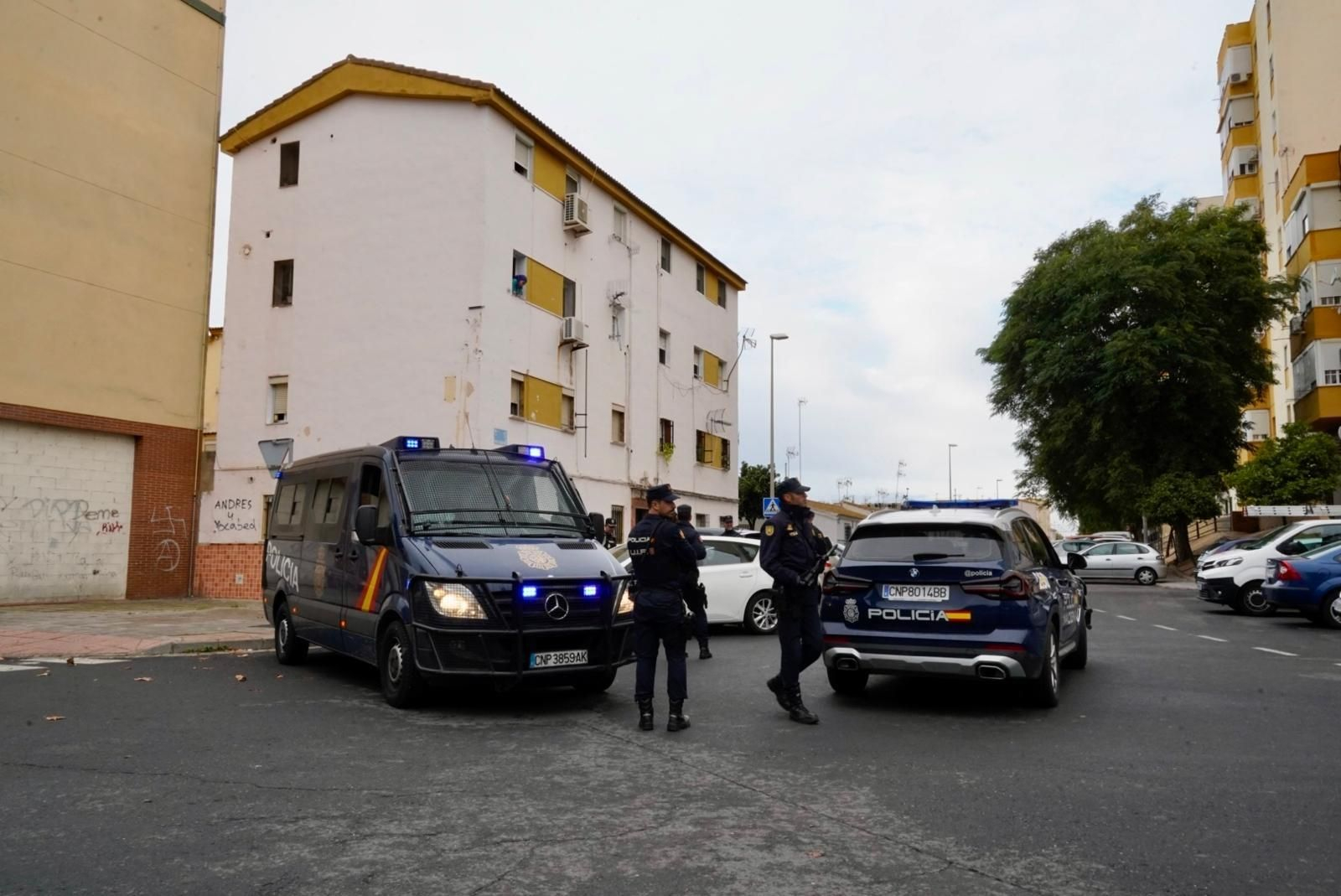 Imágenes de la macrooperación de la Policía Nacional este martes en El Torrejón y Pérez Cubillas: 200 agentes rastrean la zona