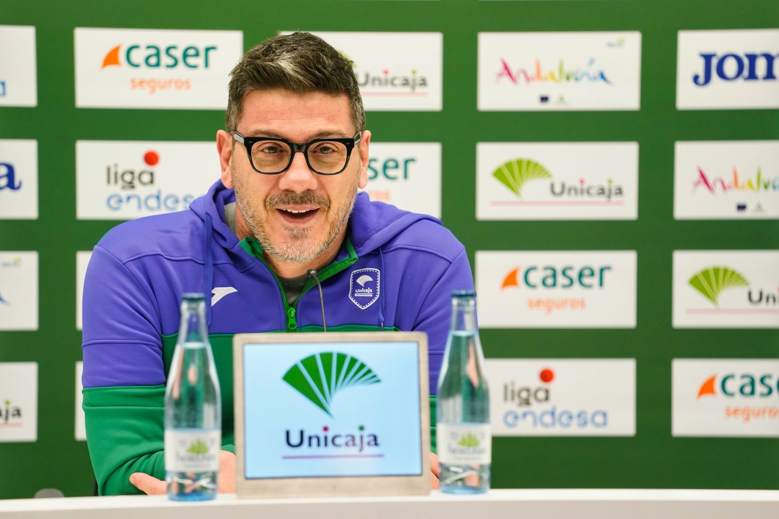 Las fotos de la presentación y el primer entrenamiento de Katsikaris con el Unicaja