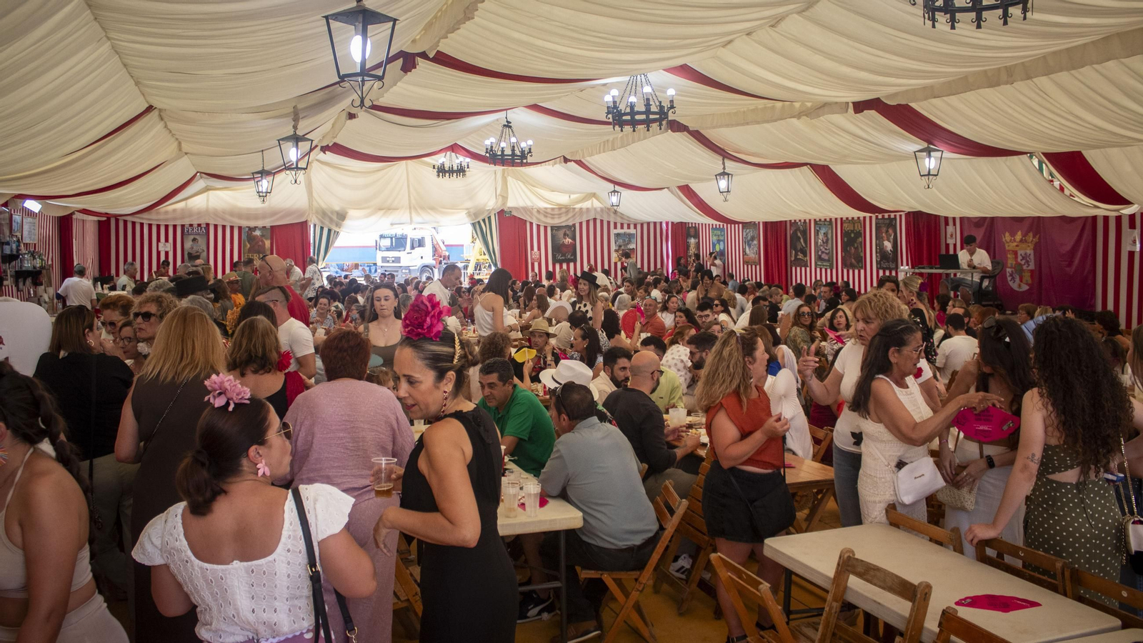 Búscate en las imágenes del viernes en la feria de Puerto Real