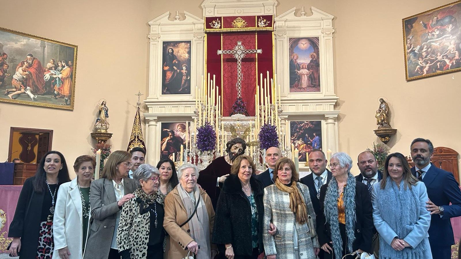 El grupo de bordadores de la Hermandad de la Oración de La Línea. El grupo de bordadores de la Hermandad de la Oración de La Línea.