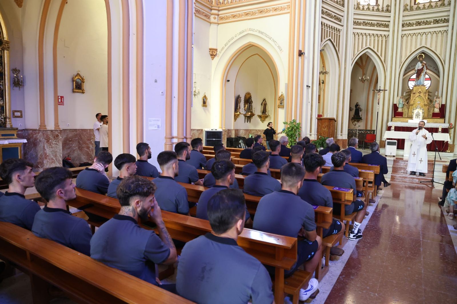 Las fotos del Málaga CF en su visita al Cautivo