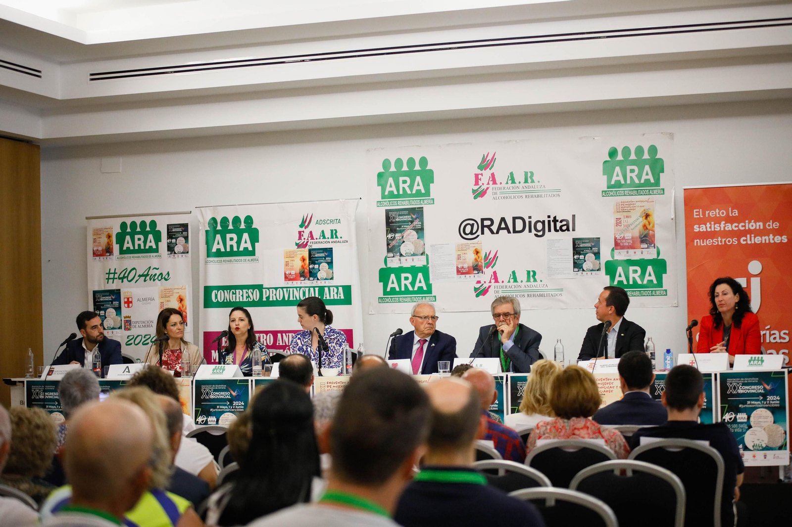 Mesa de autoridades del XX Congreso Provincial de Alcohólicos Anónimos.
