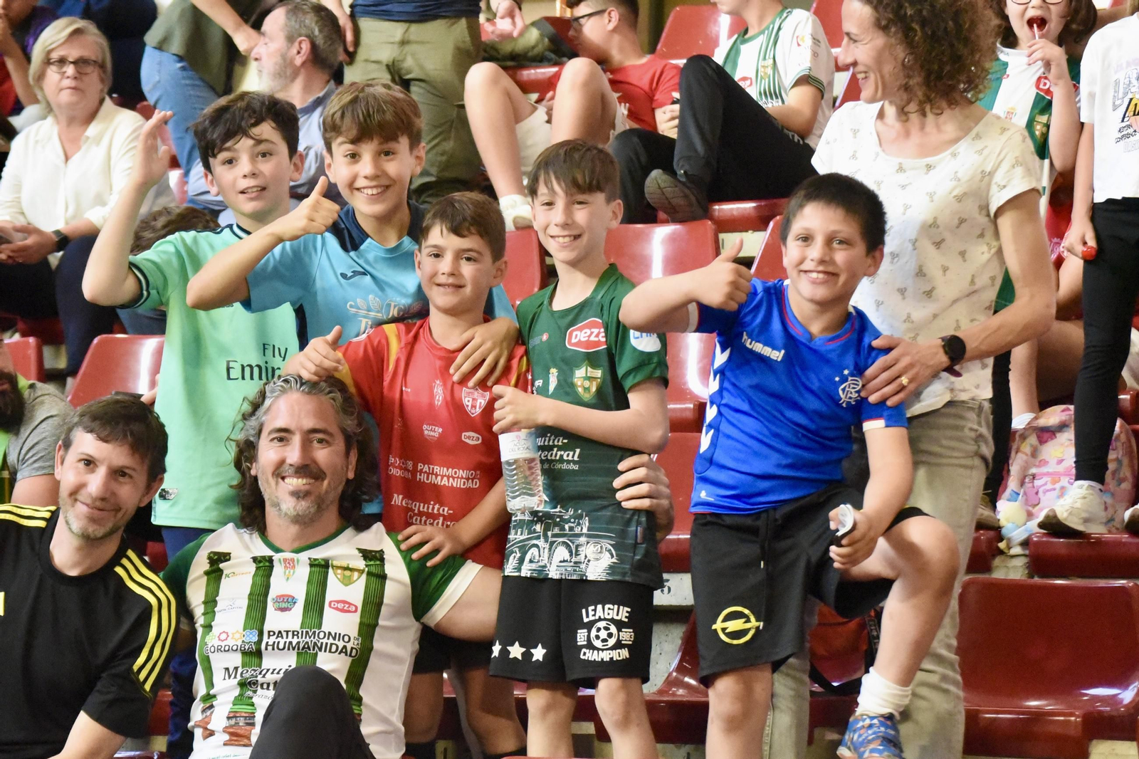 Las mejores fotos del ambiente en Vista Alegre para el Córdoba Futsal - Peñíscola