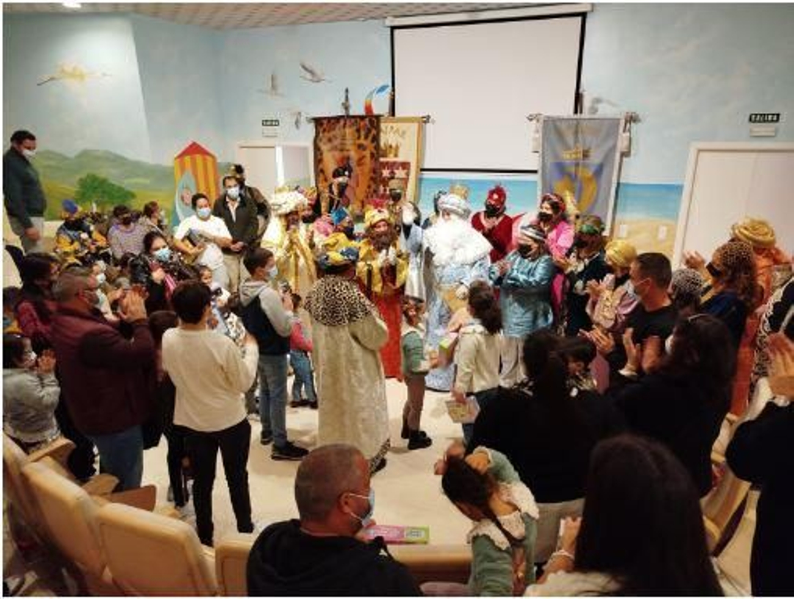 Visita de los Reyes Magos al Hospital de Jerez Captura4.JPG