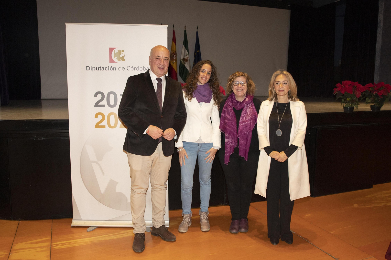 Representantes institucionales tras la firma de los acuerdos.