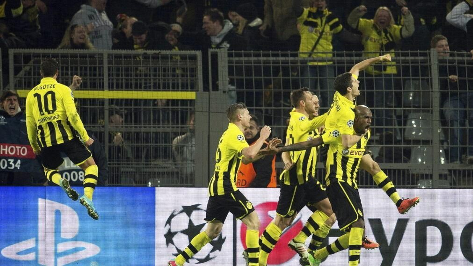 Las imágenes del Borussia Dortmund-Málaga, que cumple siete años.