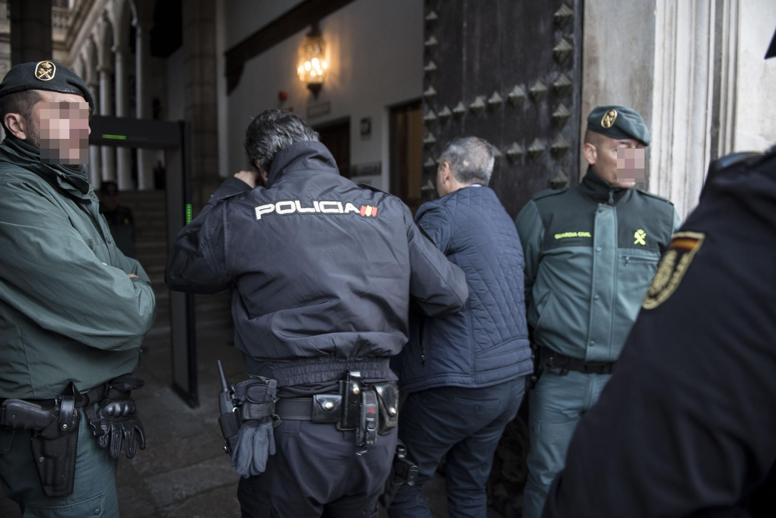 El acusado de matar a un joven durante un tiroteo en la zona Norte a su llegada al juicio
