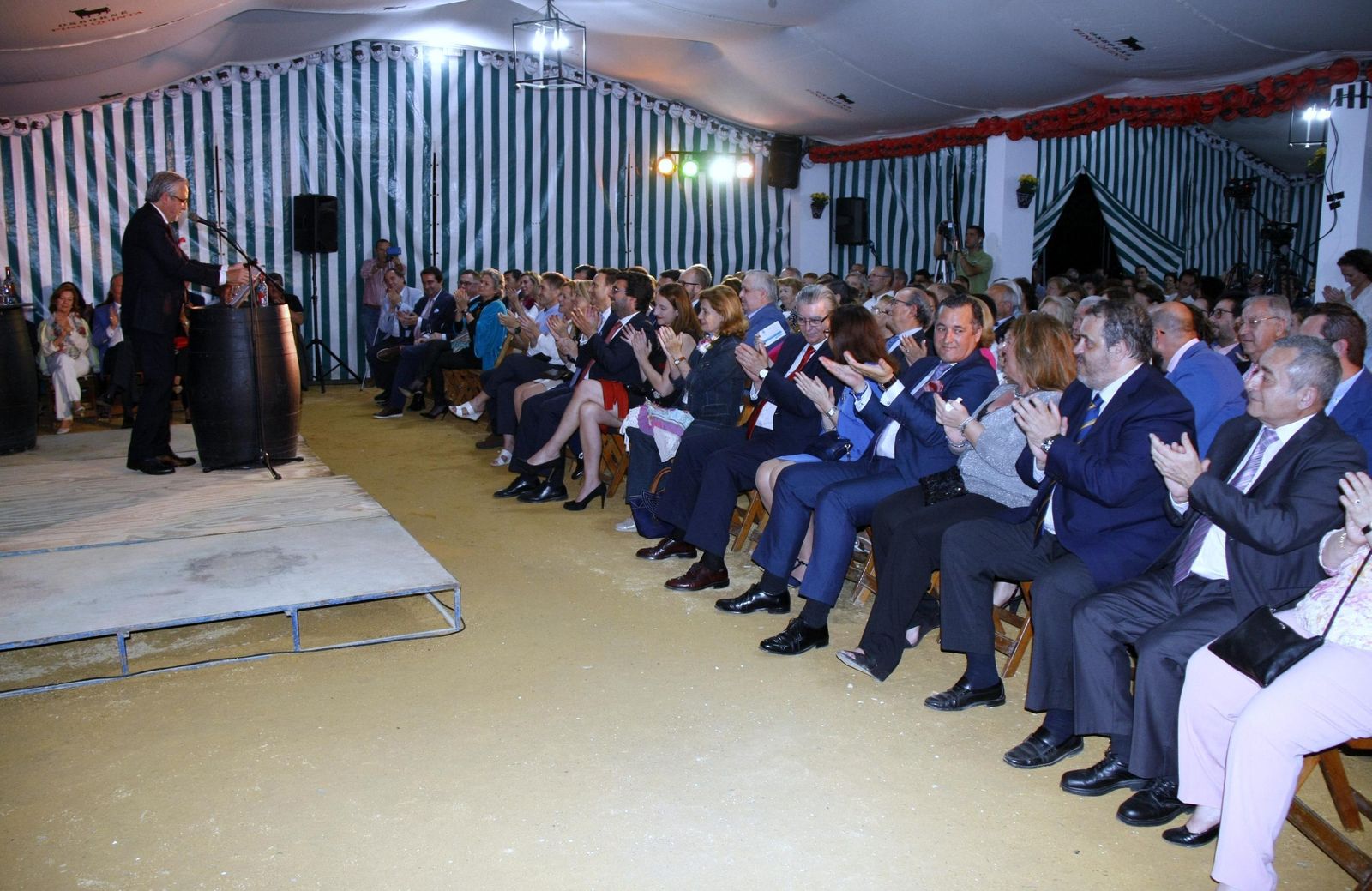 El locutor encandiló a los asistentes con su pregón y su giros de voz en la noche del lunes.