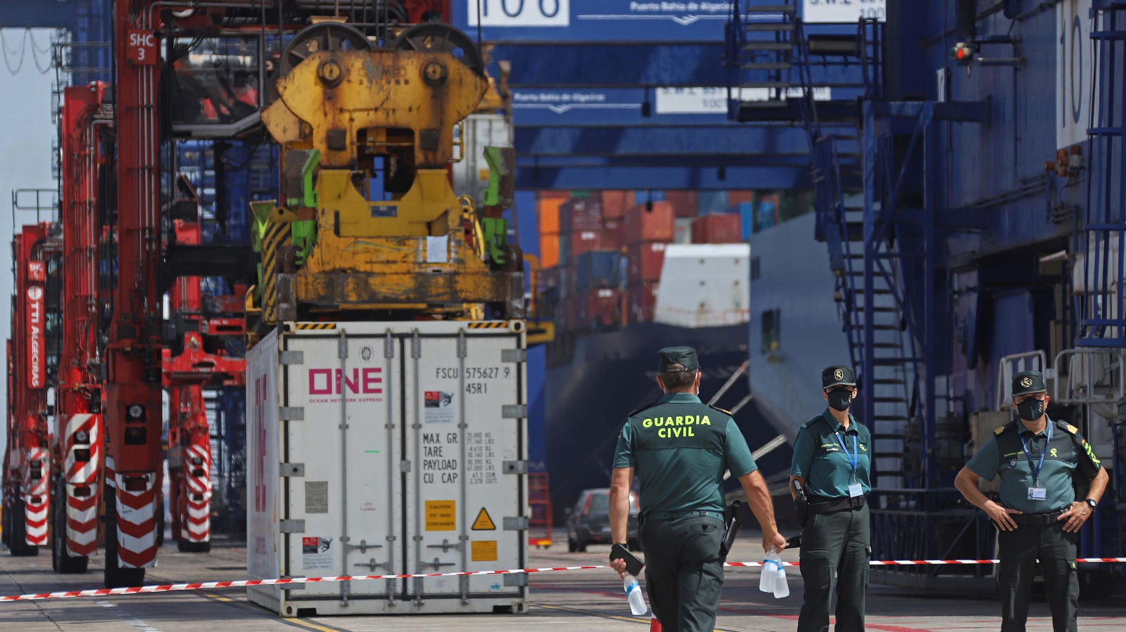 Fotos de la llegada del HMM Algeciras a TTIA