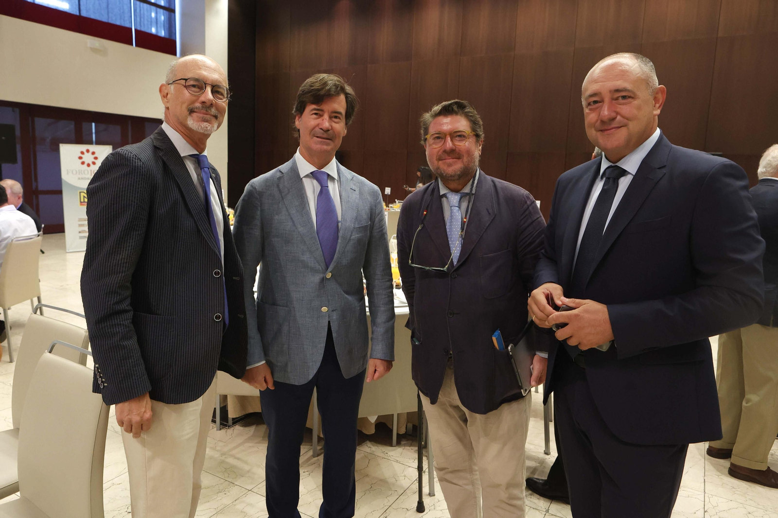 Imágenes de los asistentes al Foro Joly con Hugo Morán