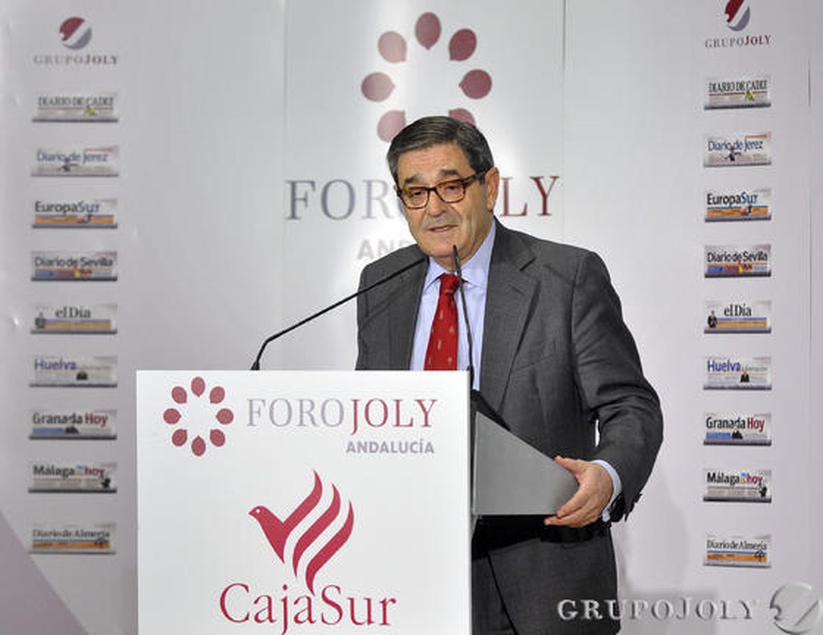 Mario Fernández, presidente de Kutxabank, presentó al conferenciante.

Foto: Manuel Gómez/Juan Carlos Vázquez