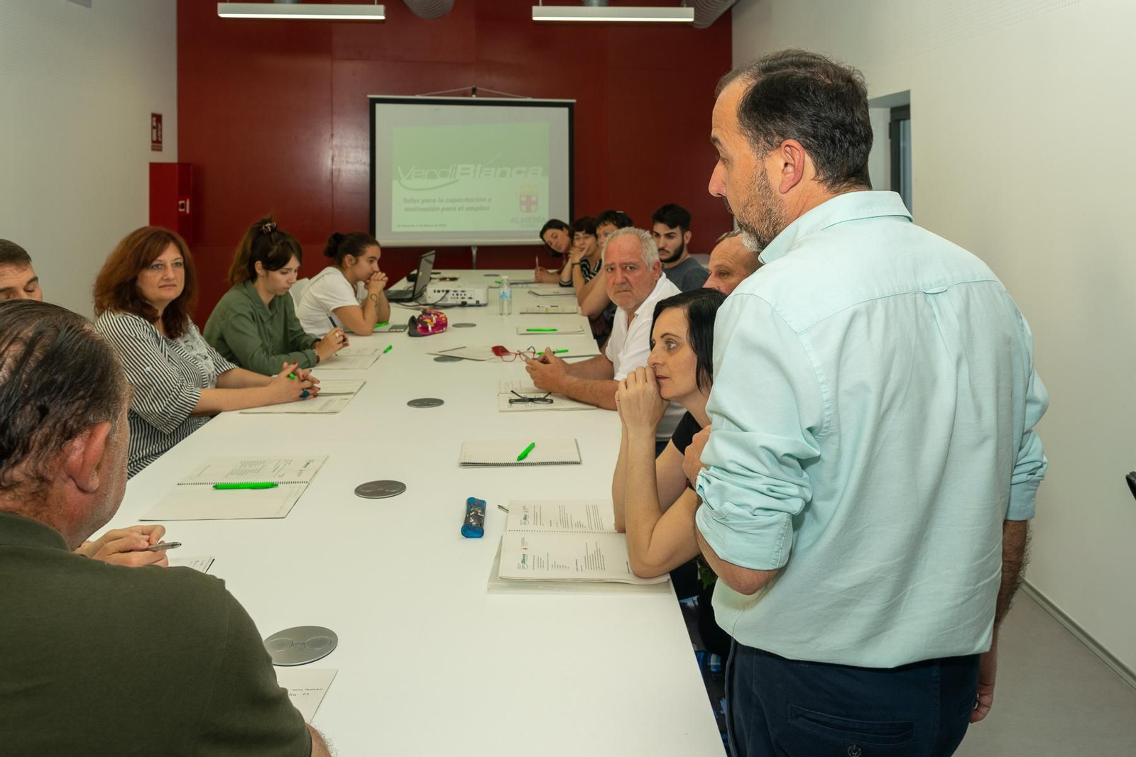 Clases en la nueva Biblioteca Jose María Artero a personas con discapacidad