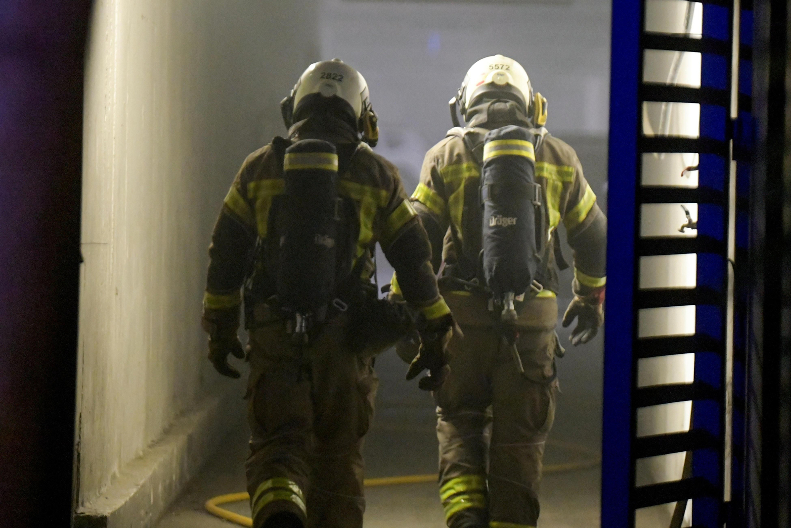 Fuego en el Nevada: un incendio obliga a desalojar el centro comercial y la intervención de los Bomberos