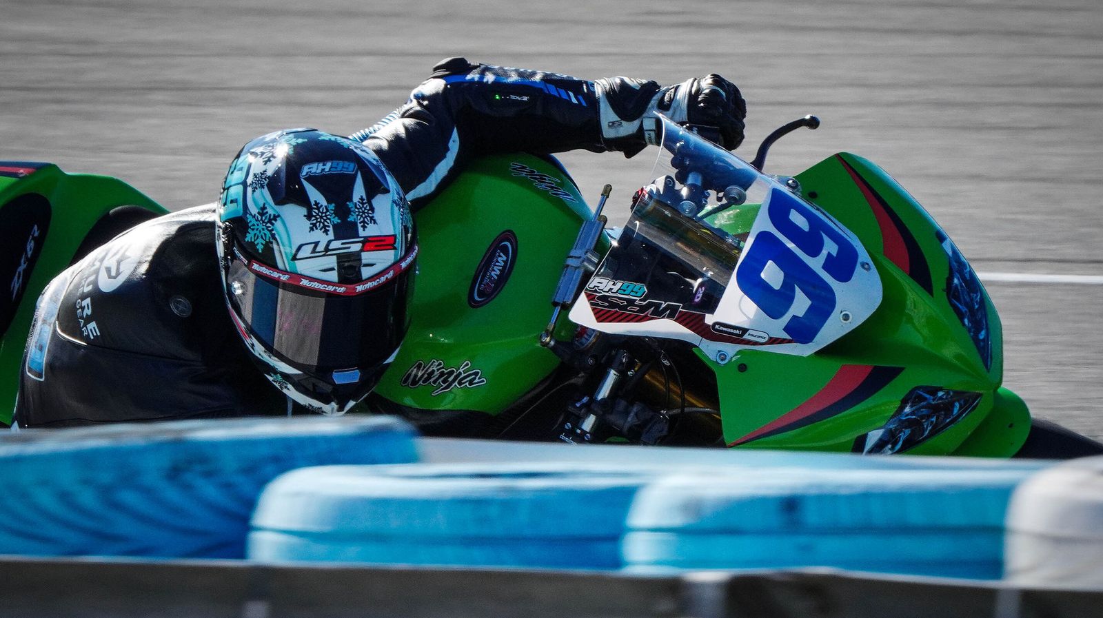 Álvaro Bautista estrena su numero 1 en las pruebas de SBK en Jerez