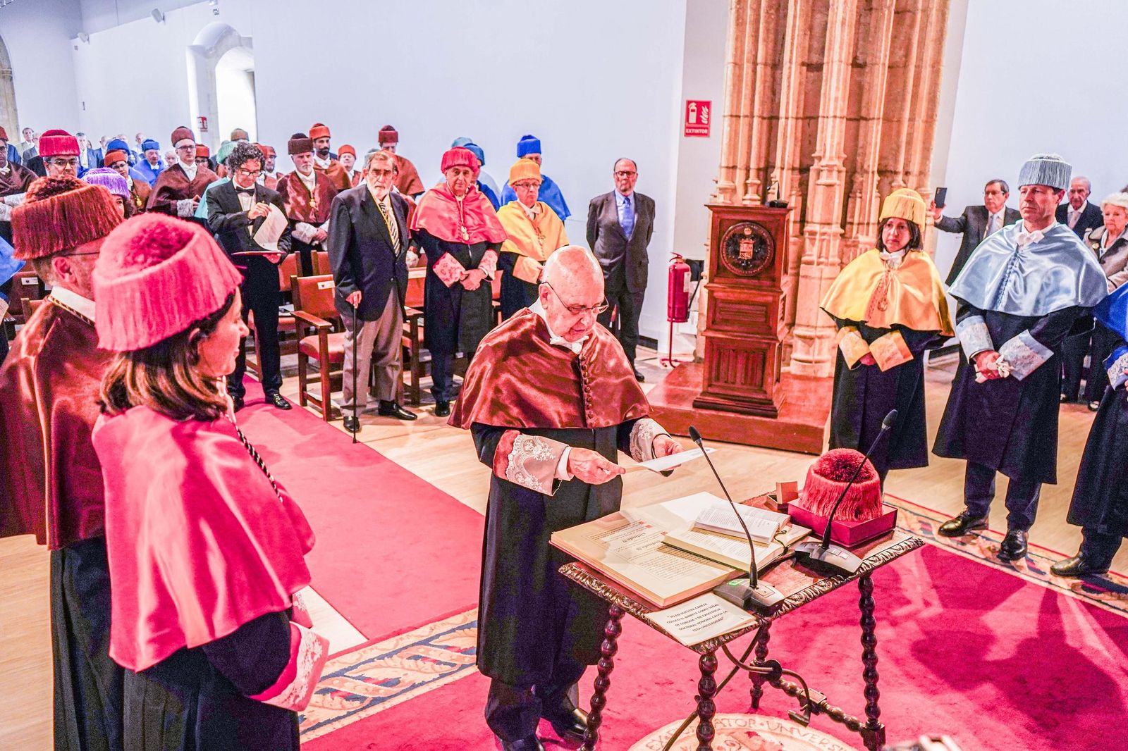 Así se ha convertido Miguel Giménez Yanguas en doctor honoris causa por la Universidad de Granada