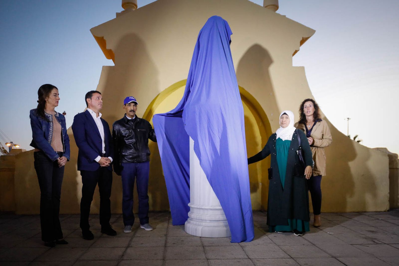 Imágenes del monolito en homenaje a las víctimas de violencia de género