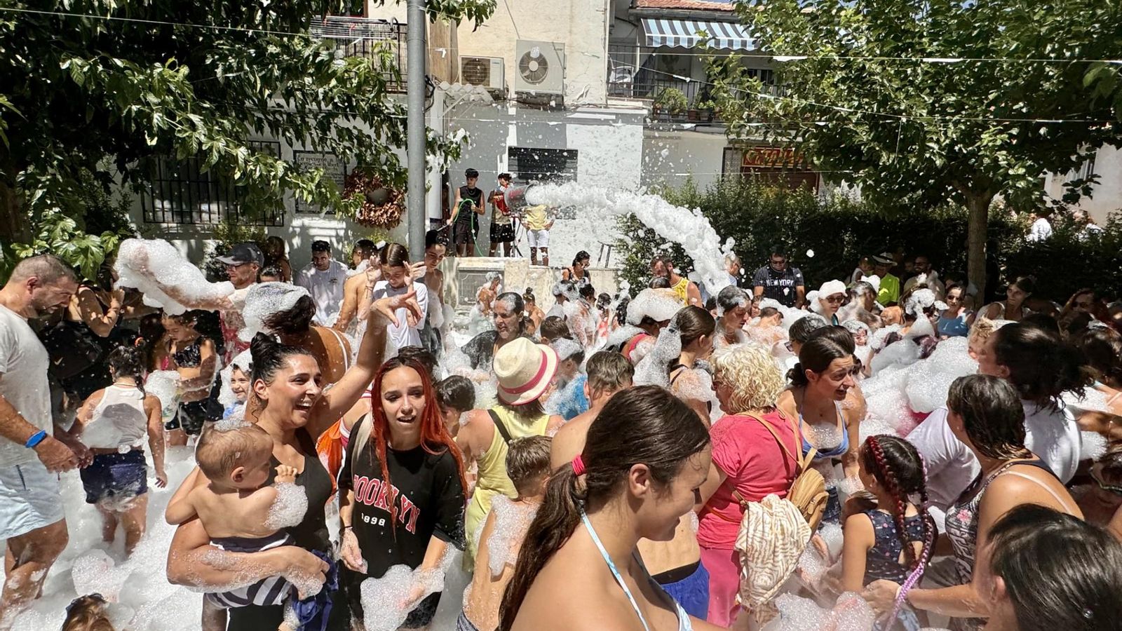La tradiconal Fiesta de la Espuma.