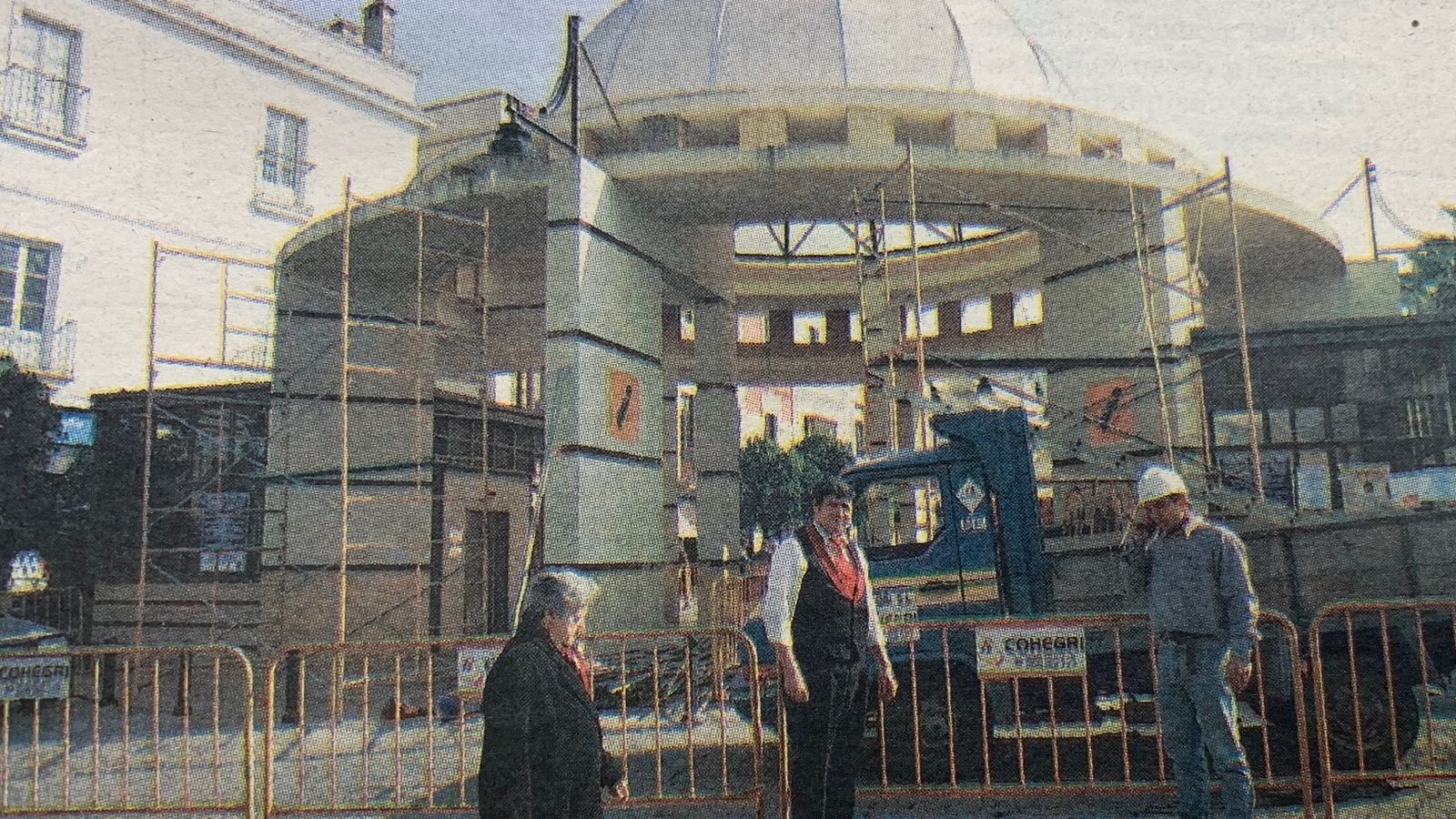El dominado ovni ya derribado que se situaba en la cabecera de la calle Doña Blanca.