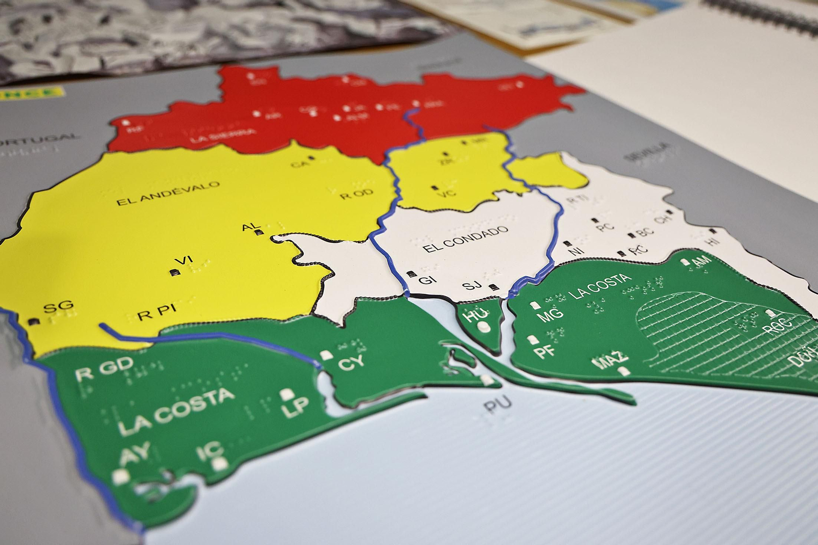 Inauguración de la Semana del Grupo Social ONCE y exposición de material educativo, braille y tiflotécnico