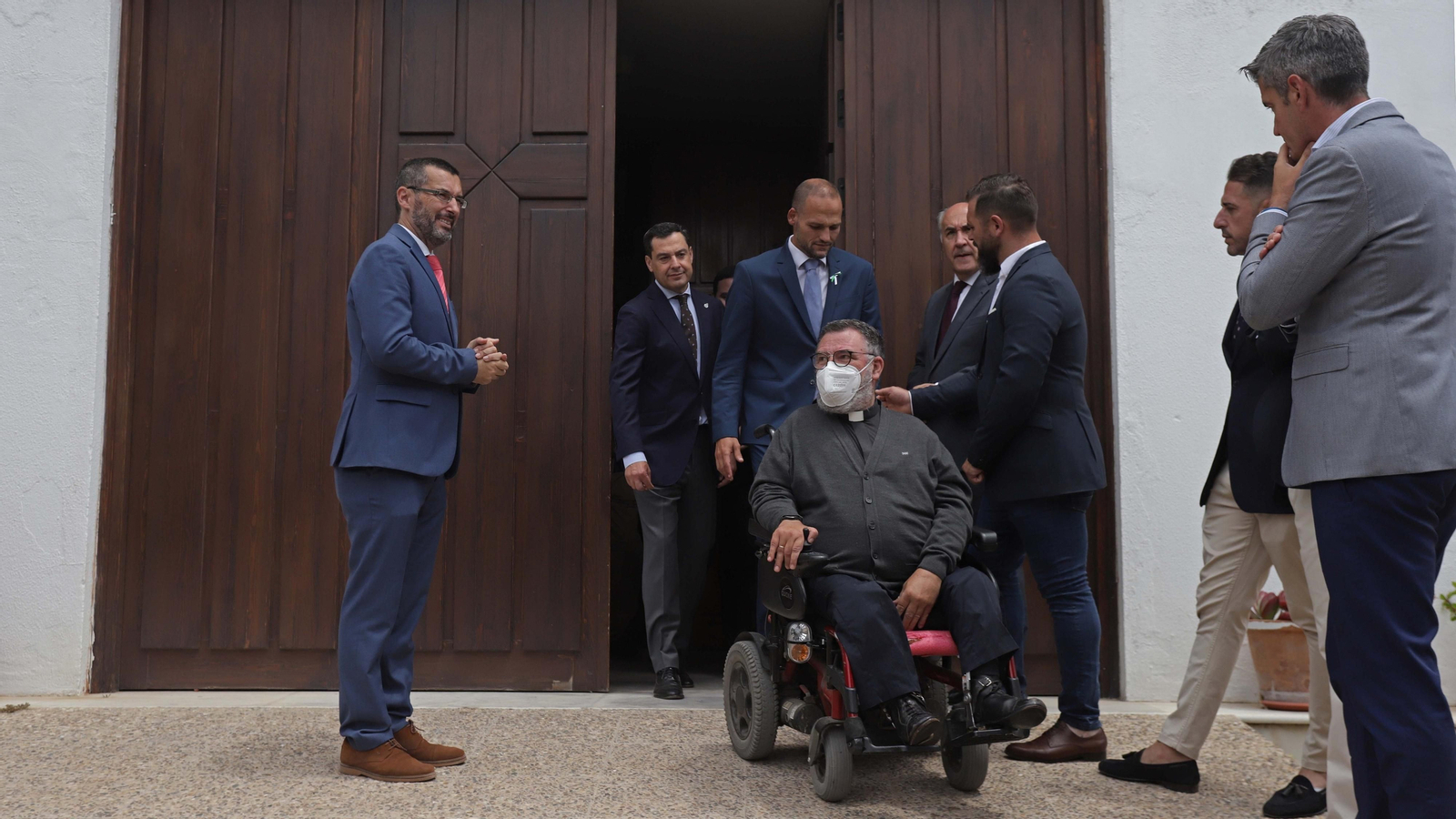 Fotos de la visita de Juanma Moreno a La Línea