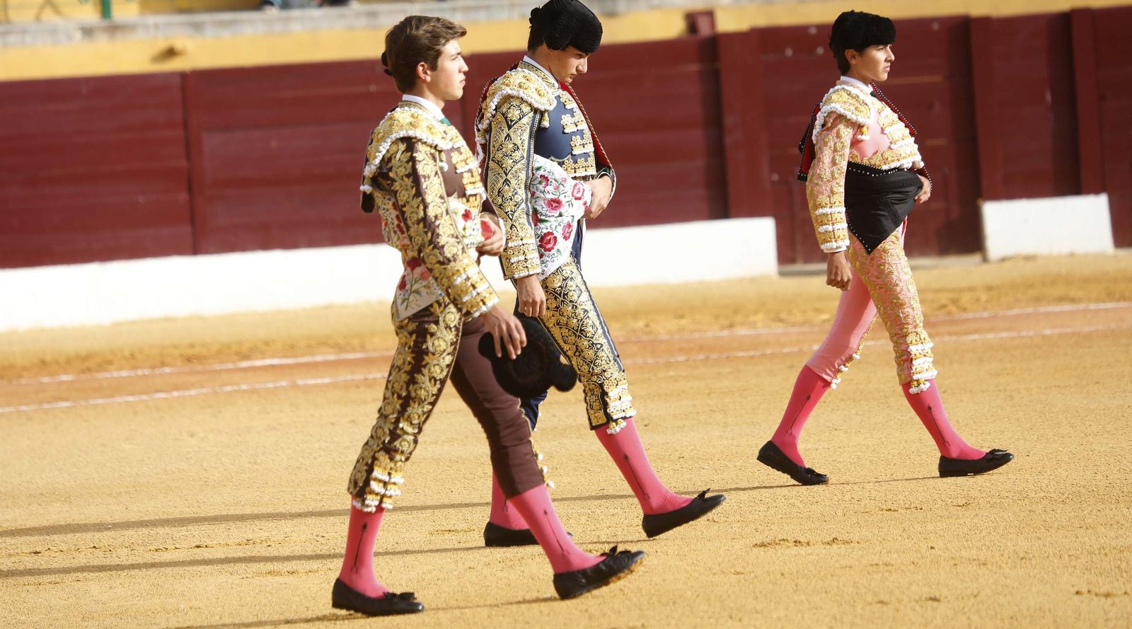Fotos del triunfo de Manuel Roman y Javier Zulueta con la buena novillada de Núñez de Tarifa que abrió la Feria de La Línea