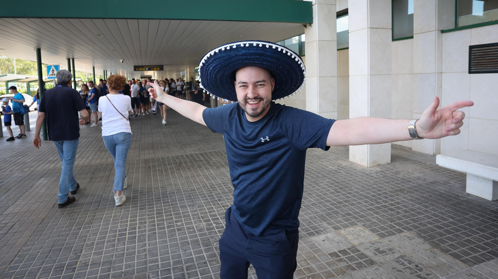 El Aeropuerto de Jerez recibe a hinchas de Glasgow Rangers y Eintracht Frankfurt
