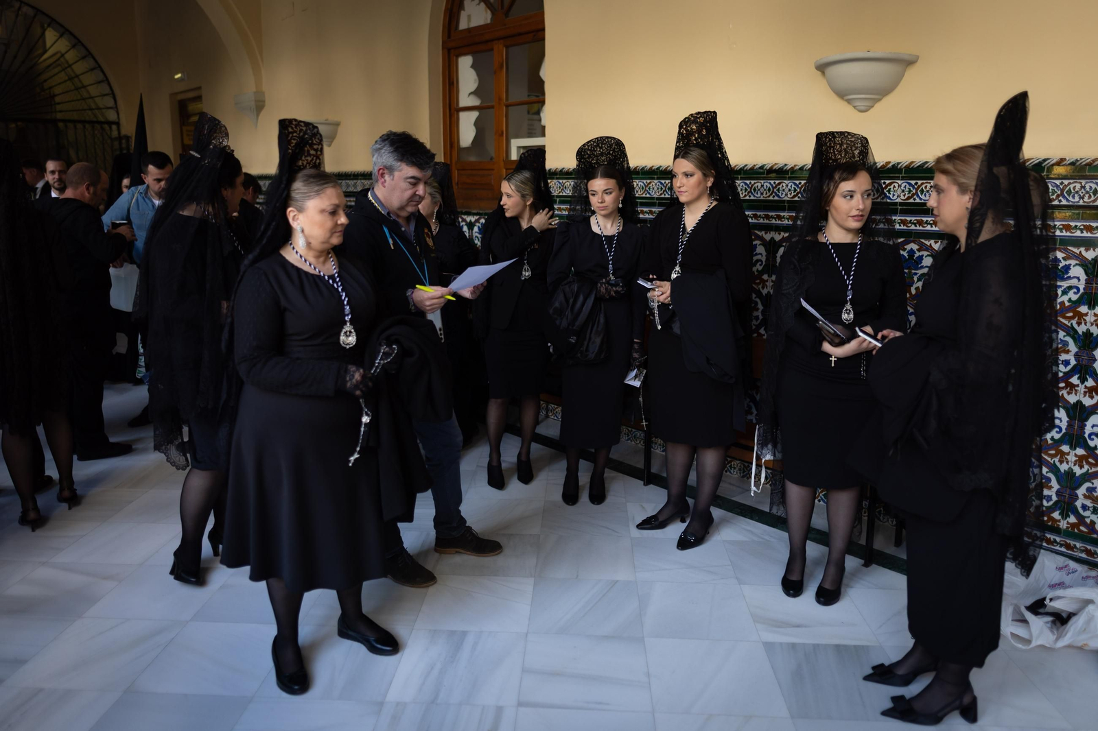 Las mejores fotografías de la salida de la Hermandad de los Escolapios 2025
