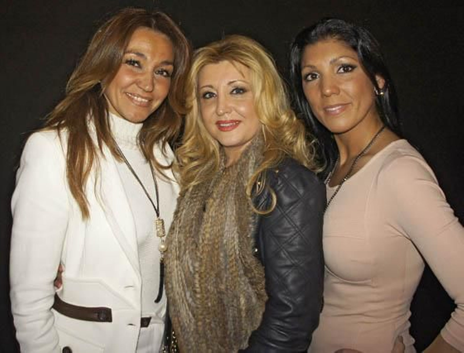 La bailaora Lalo Tejada con las cantantes Patricia Vela y Joana Jiménez.

Foto: Victoria Ramírez