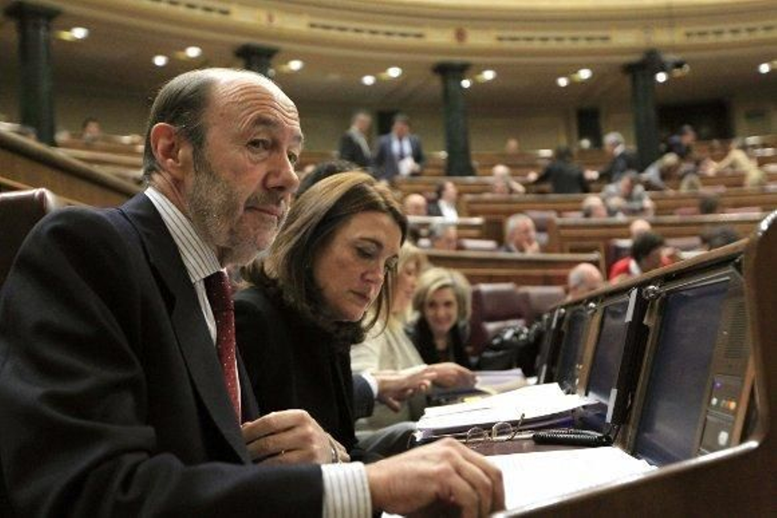 Alfredo Pérez Rubalcaba en el Pleno. / EFE