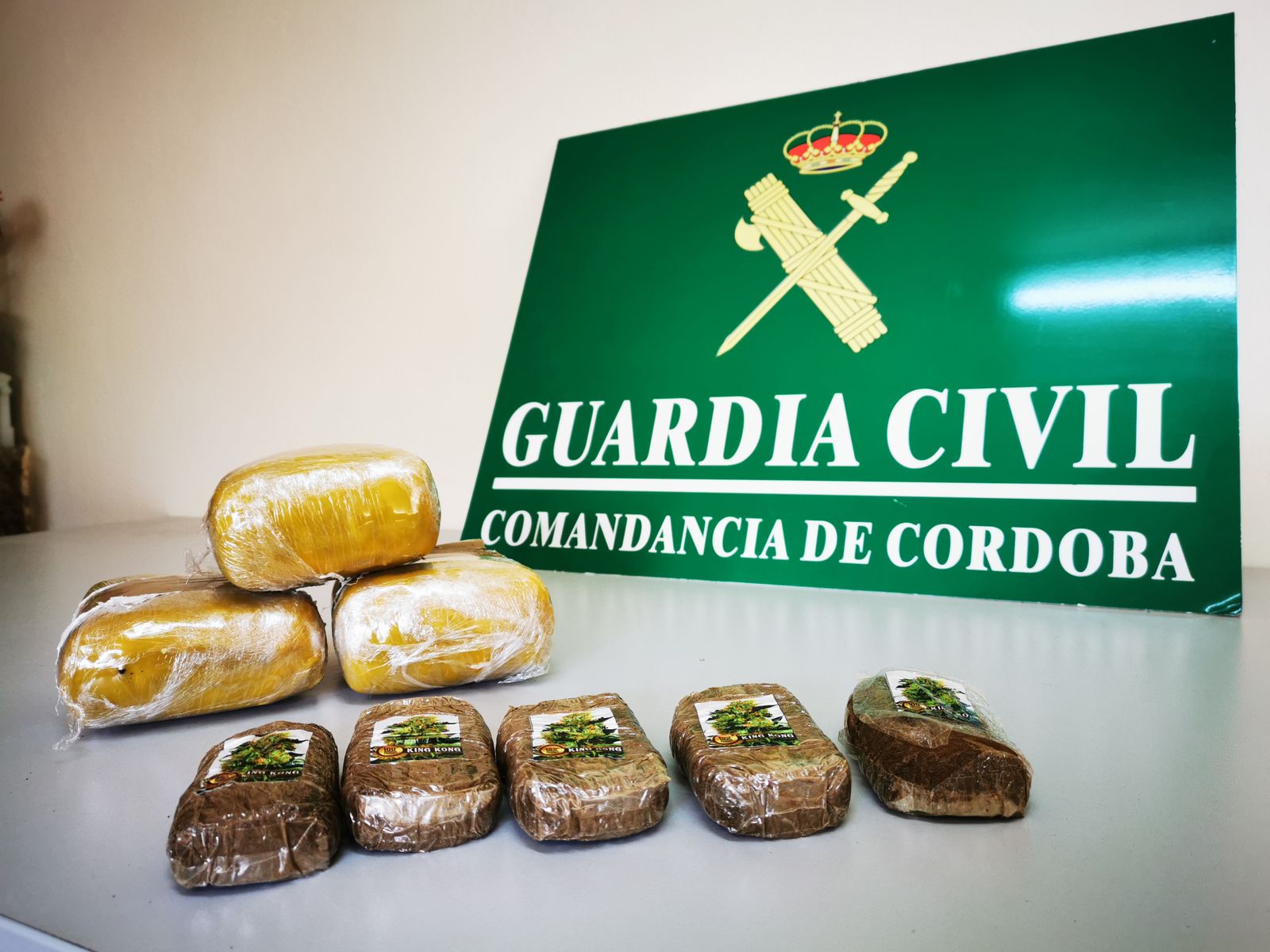 Droga intervenida por la Guardia Civil en Encinas Reales.