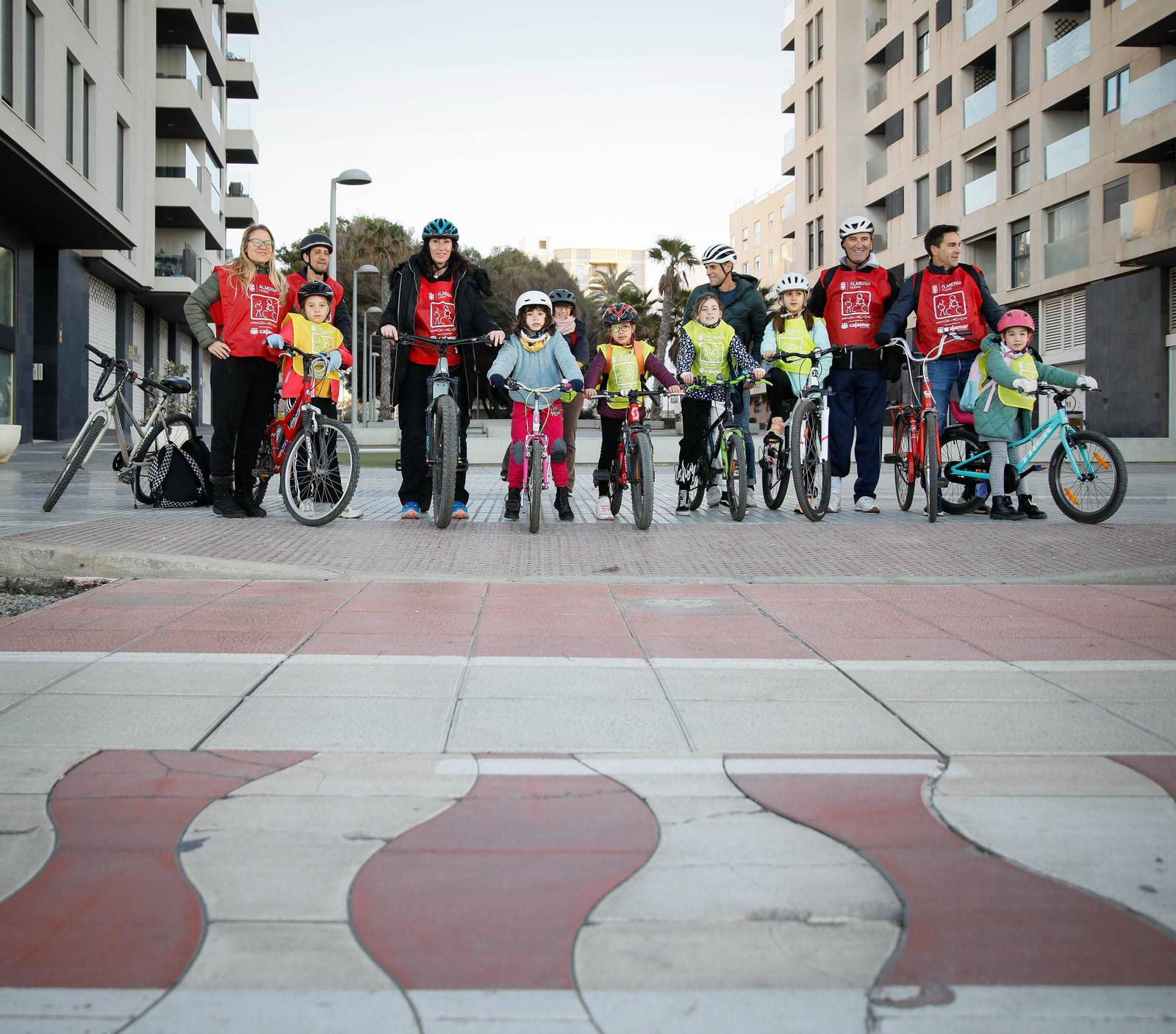 Te contamos en imágenes como ha sido la jornada del proyecto "En bici y caminando al cole"