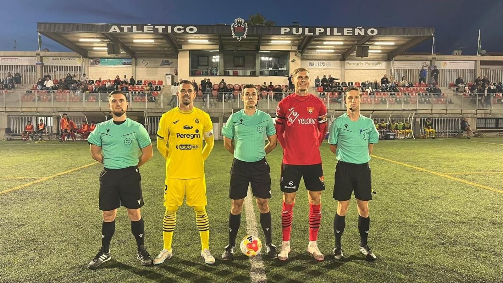 Gabi Ramos, capitán del Pulpileño, antes del arranque del duelo ante el Cieza.