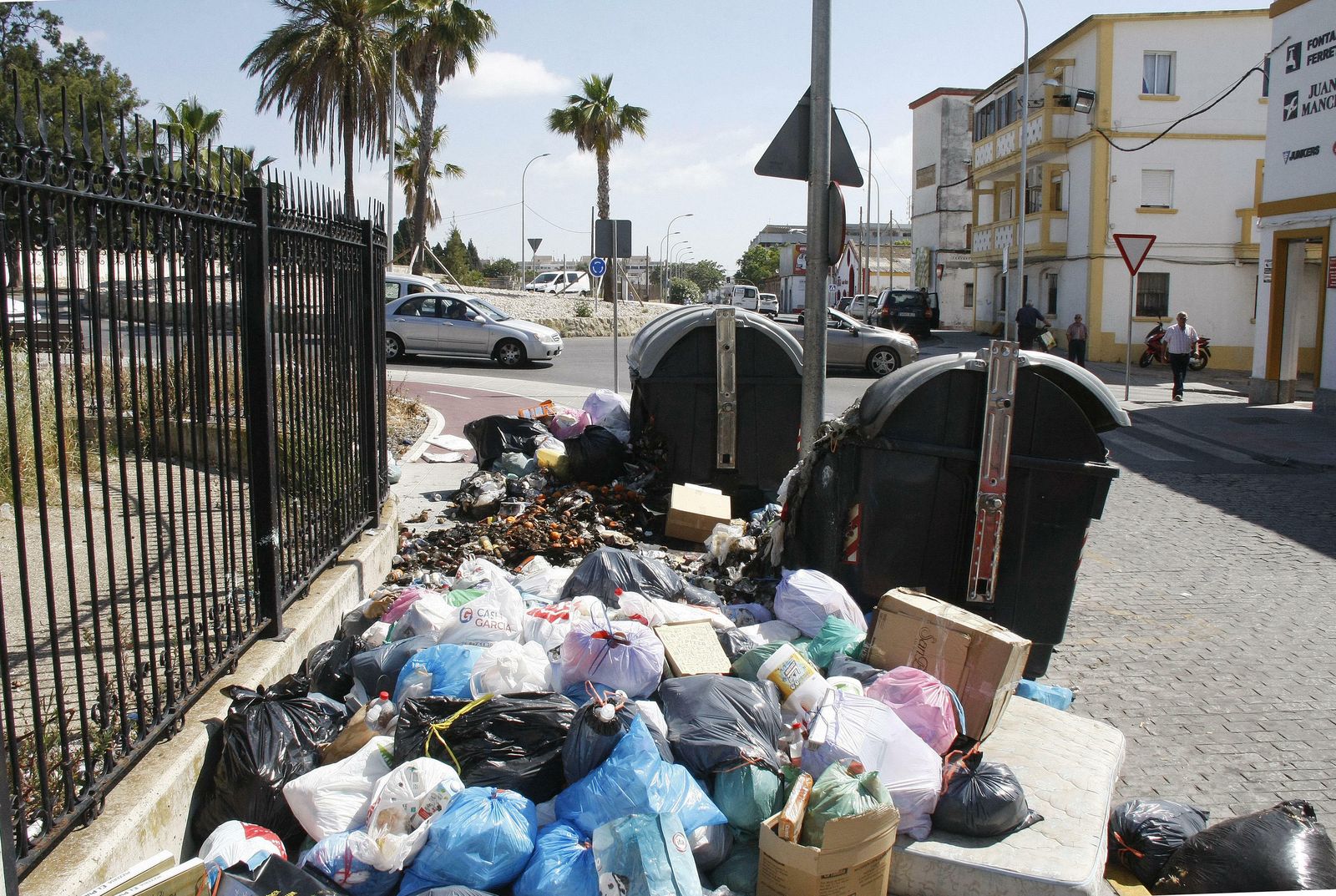 Acumulación de basura en las calles de El Puerto.