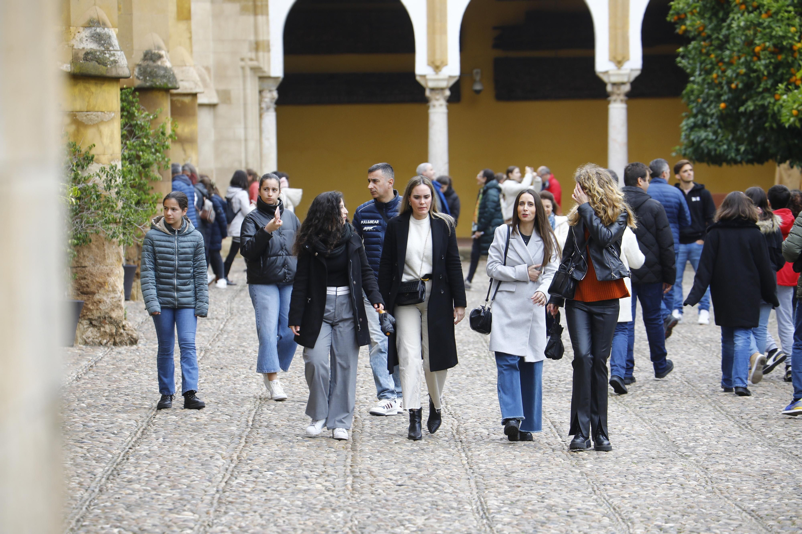 Los turistas abarrotan Córdoba por el Día de la Constitución, en imágenes