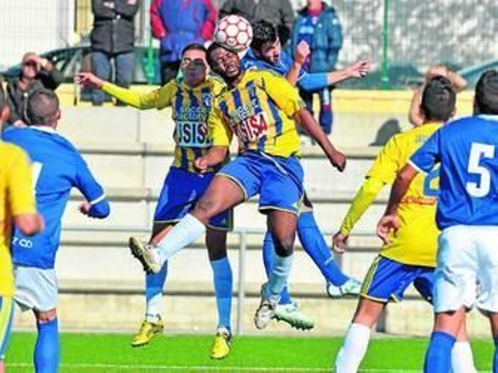 Camilo Engonga no podrá alinearse con el Isla en los dos próximos partidos.