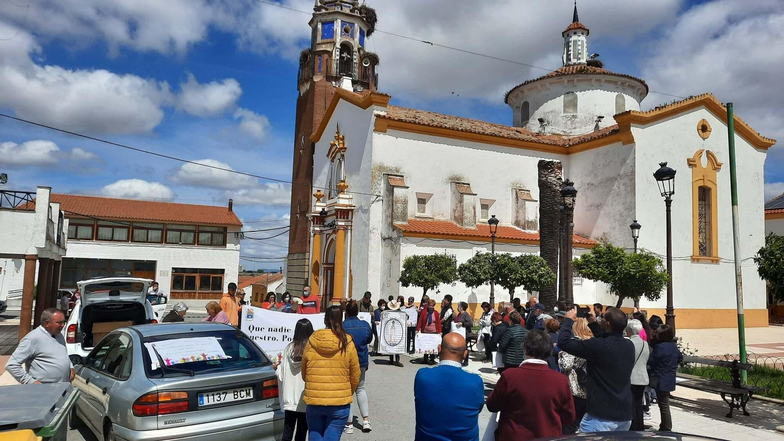 La protesta en Valsequillo contra el cierre del paso a la ermita de la Virgen de Fátima, en imágenes