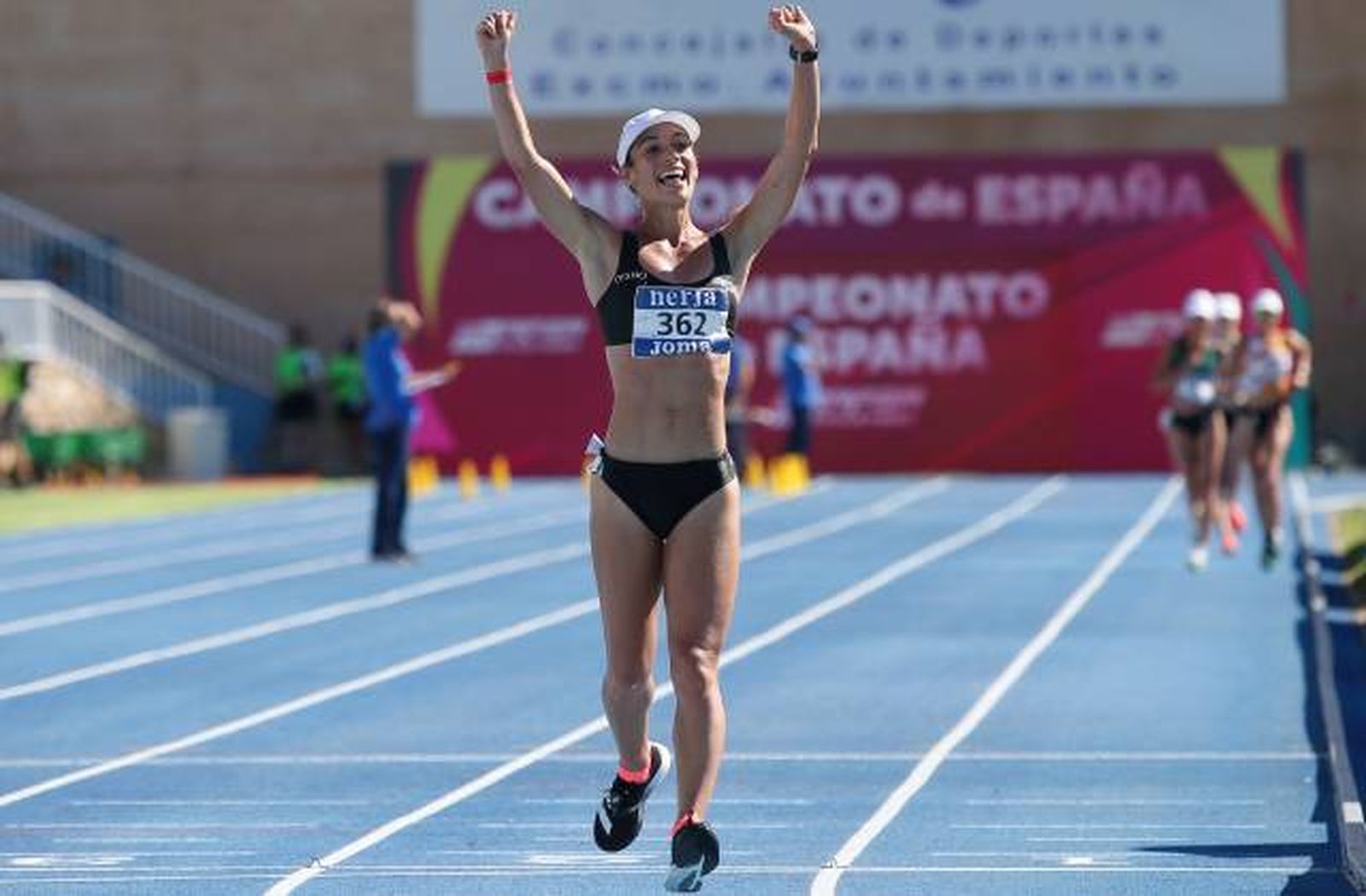 La onubense Laura García-Caro en el momento de proclamarse campeona de España absoluta en Nerja.