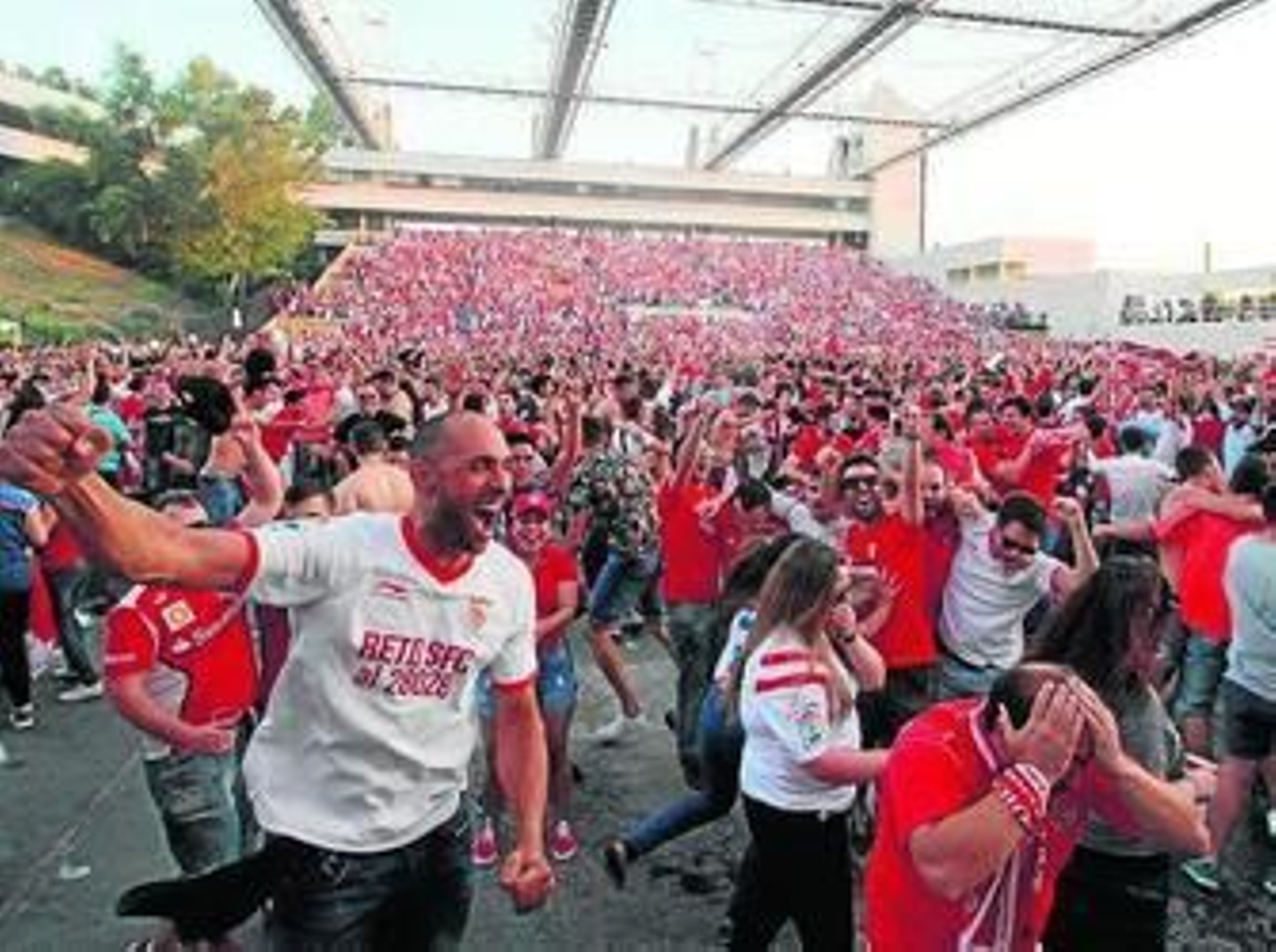 La fiesta según Sevilla, un clamor en rojiblanco
