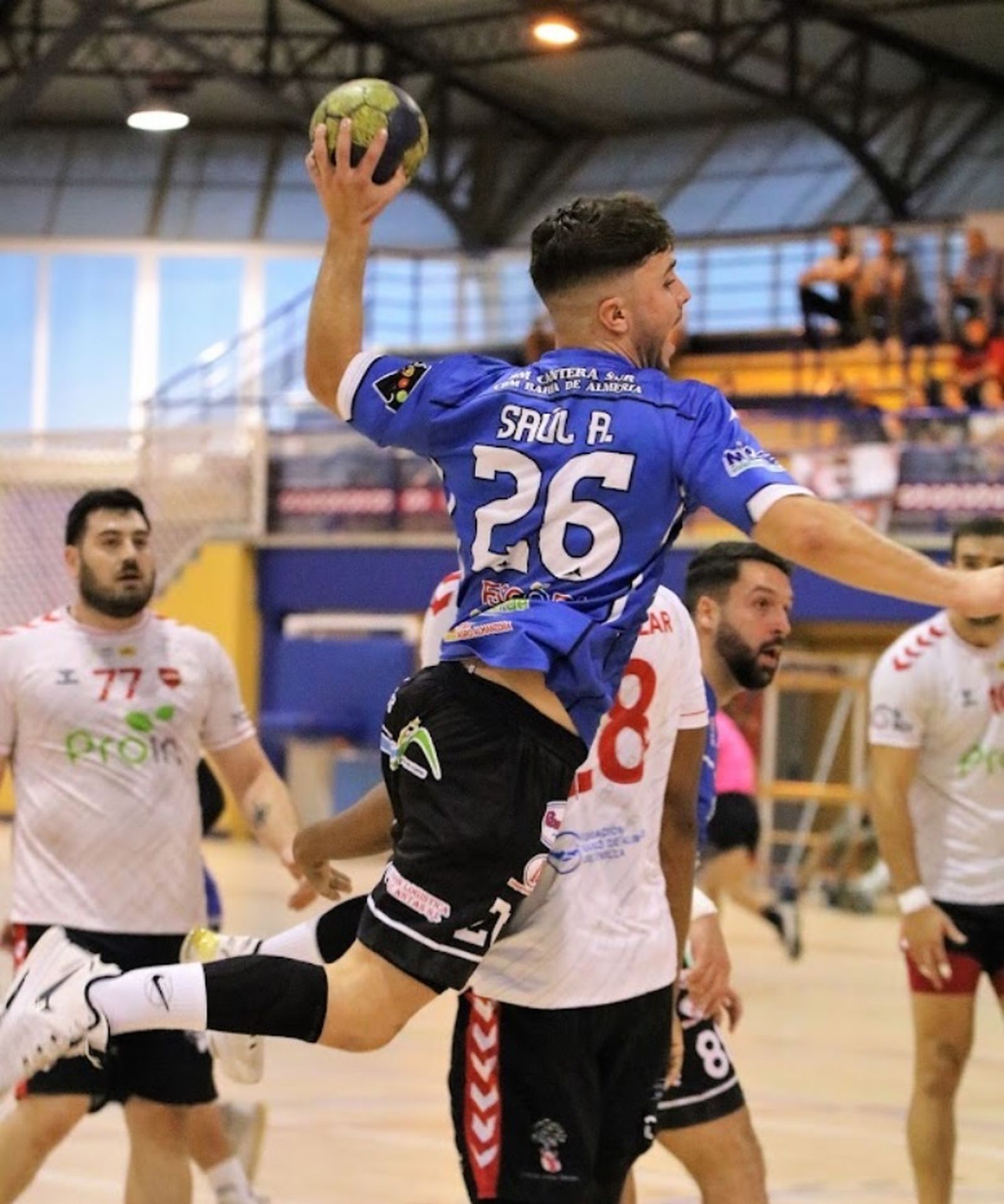 El jugador de Cantera Sur ejecuta un disparo durante un partido de esta pasada temporada.