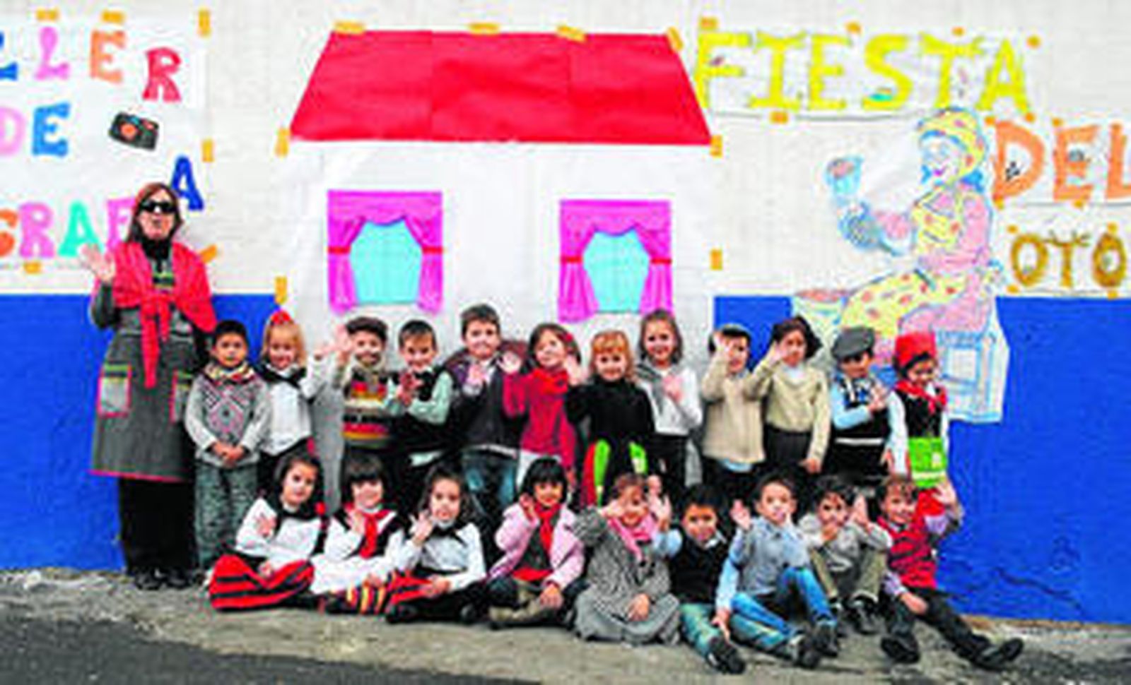 Padres e hijos del Colegio Velázquez disfrutan de la fiesta de la castaña