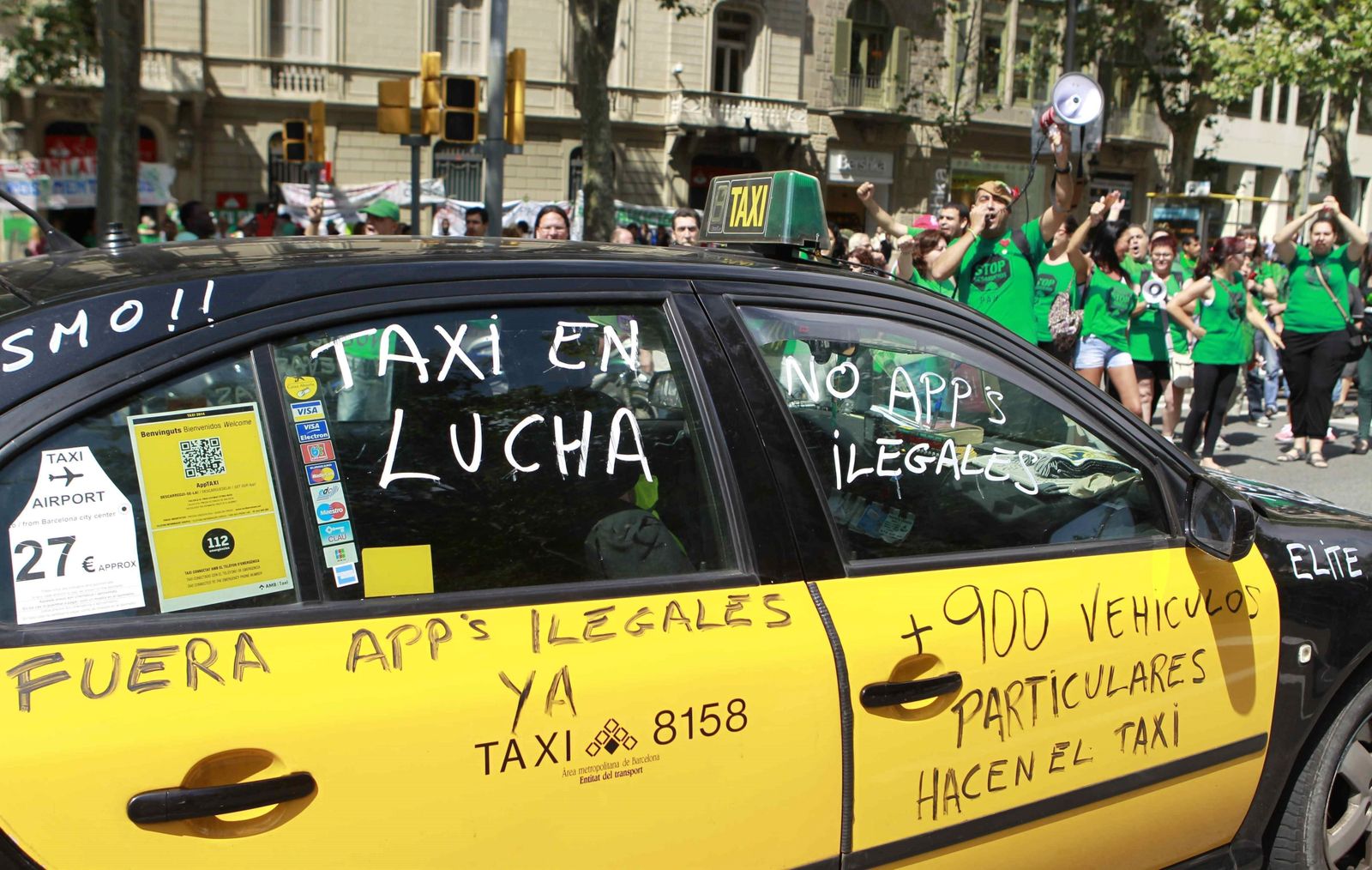 Un taxi de Barcelona en una protesta contra las plataforma de VTC.