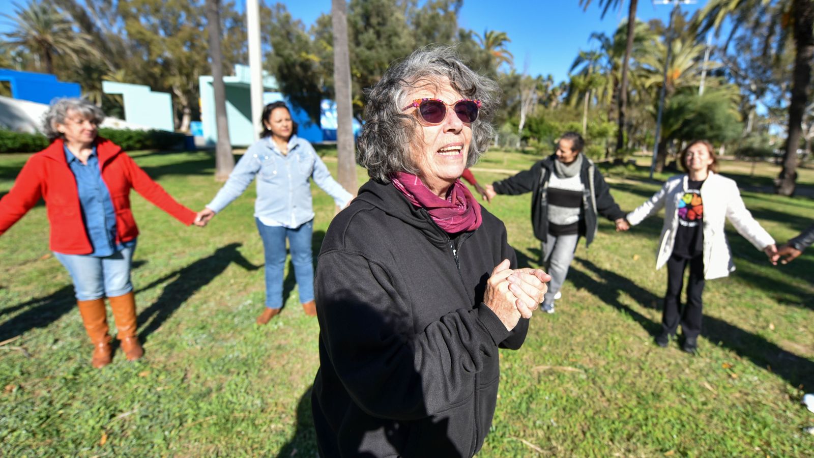 Danza circular en la parque Princesa Sofia, en imágenes