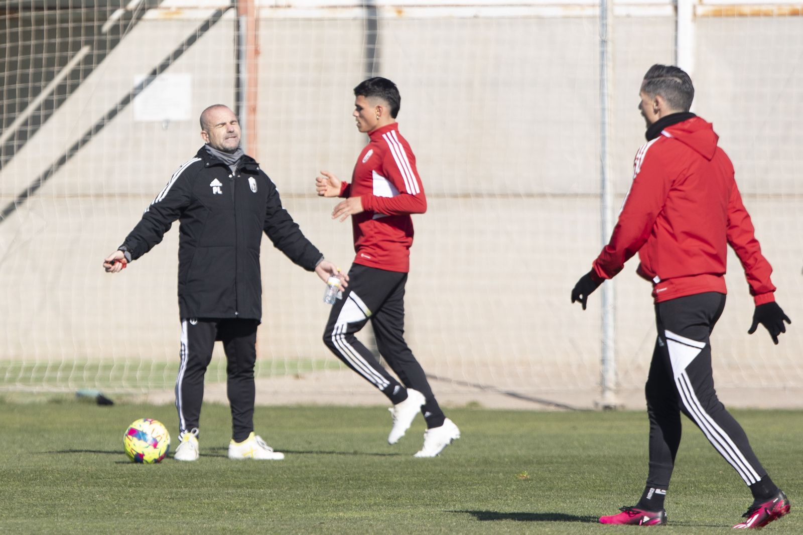 Paco López, en un entrenamiento del Granada