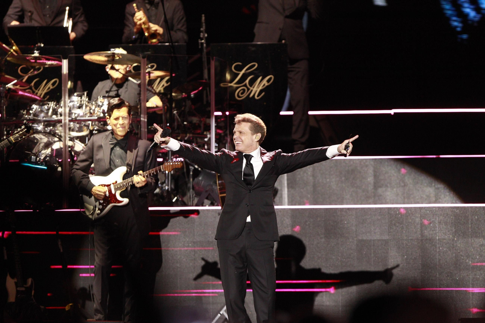 Luis Miguel encandila en su concierto de Roquetas de Mar, en imágenes