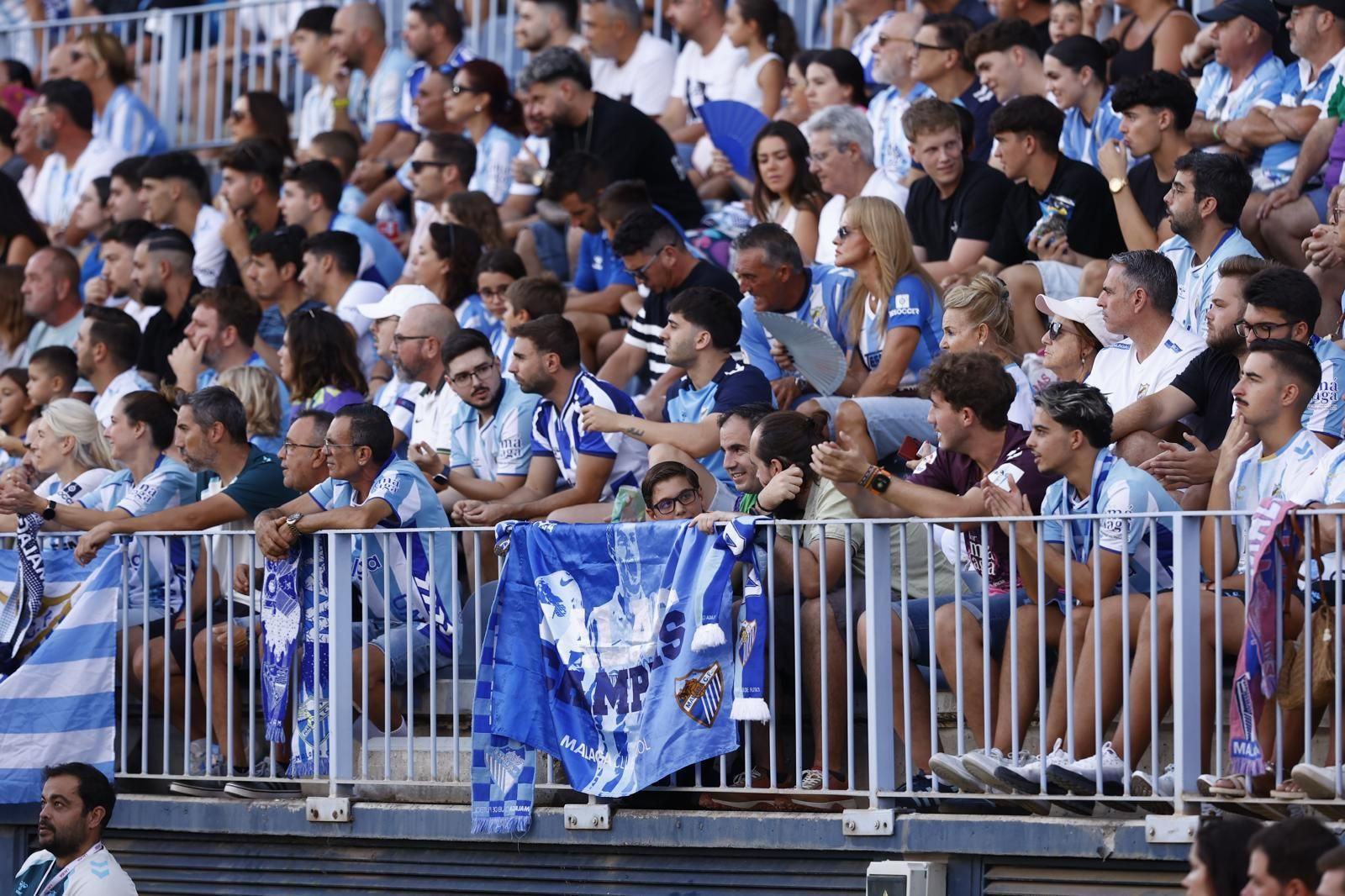 Búscate en las gradas de La Rosaleda durante el Málaga-Cádiz