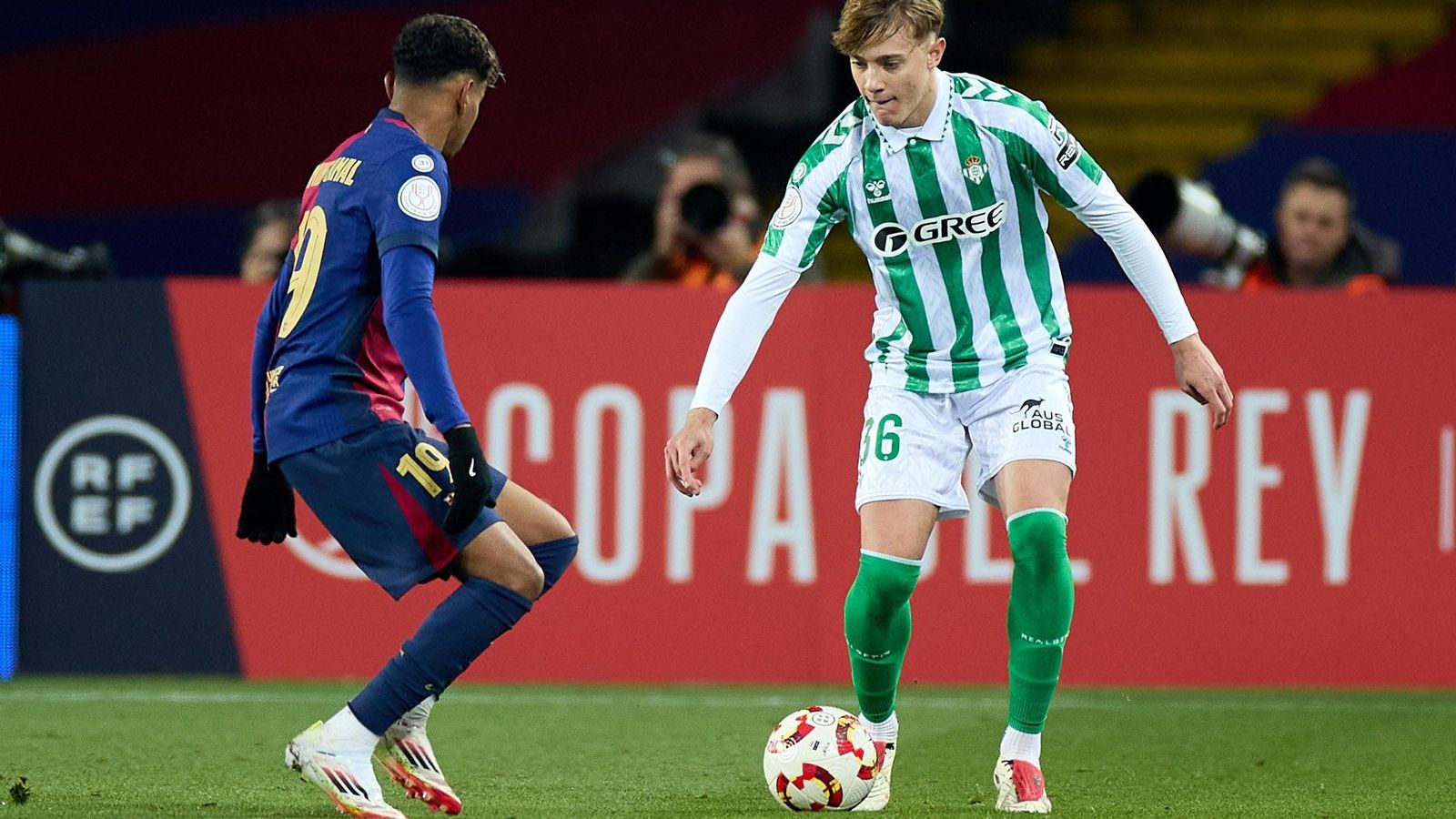 Jesús Rodríguez en una acción contra Lamine Yamal