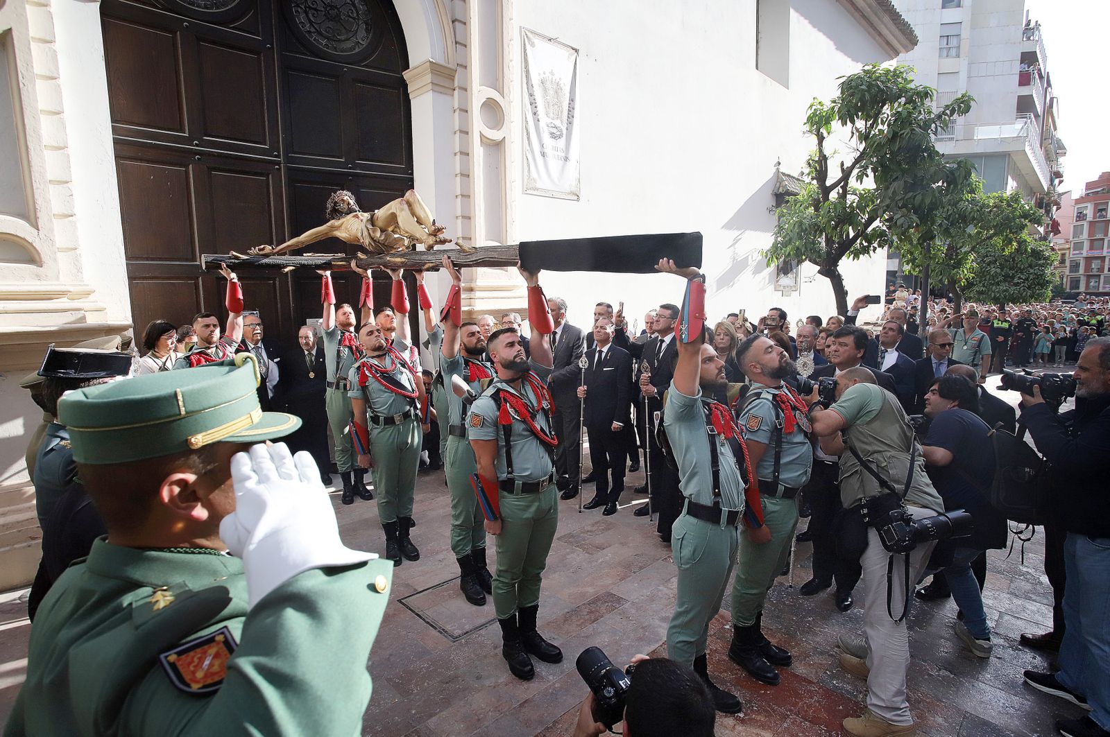 Sábado de Pasión: Imágenes de La Legión con el Cristo de la Vera+Cruz