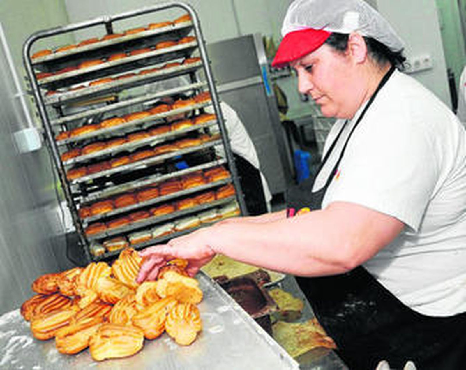 Jéssica, durante la entrevista, en sus prácticas en el Hotel Tryp, días atrás.