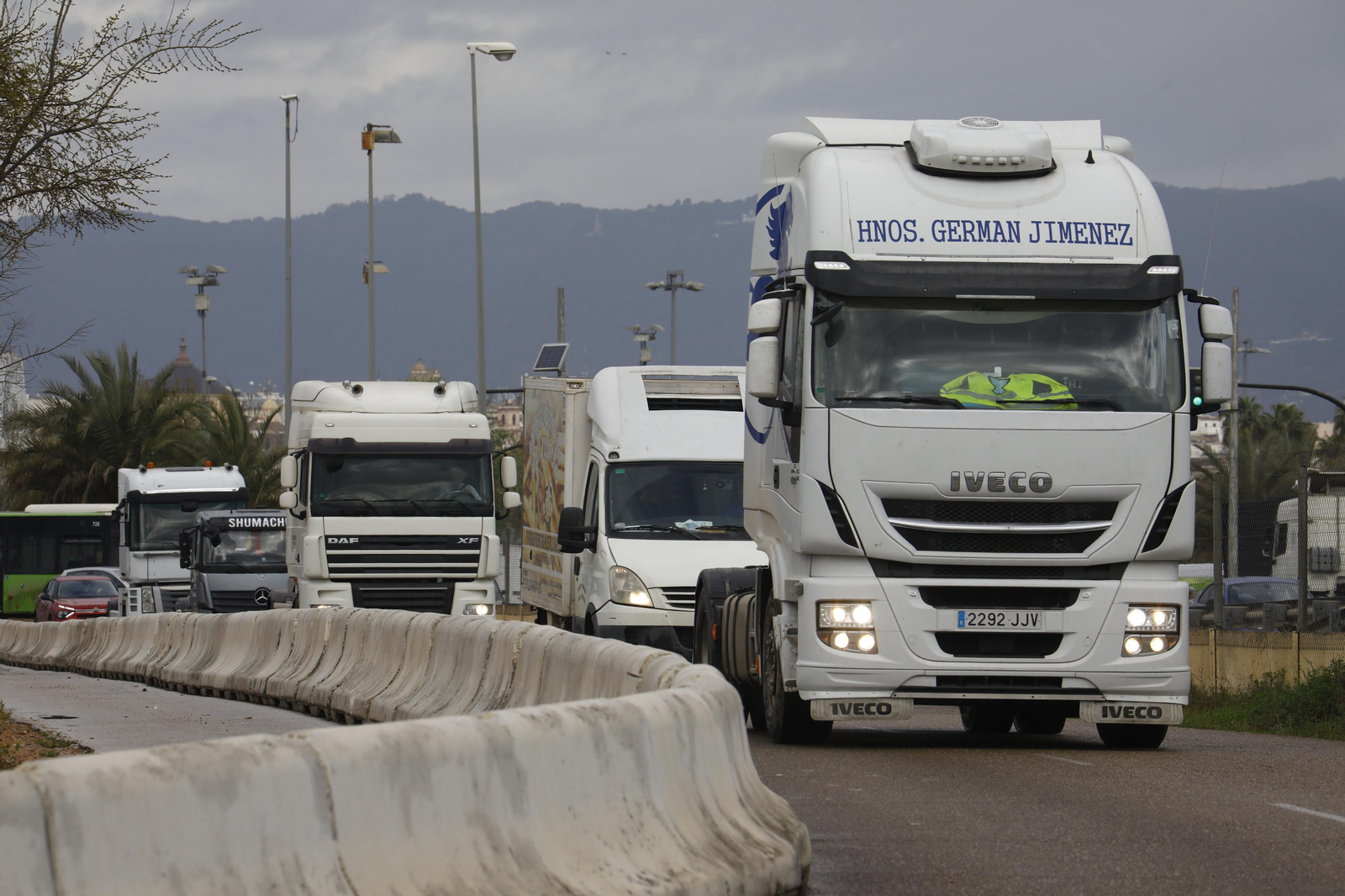 Cientos de camiones se concentran en Córdoba: las imágenes de una protesta multitudinaria