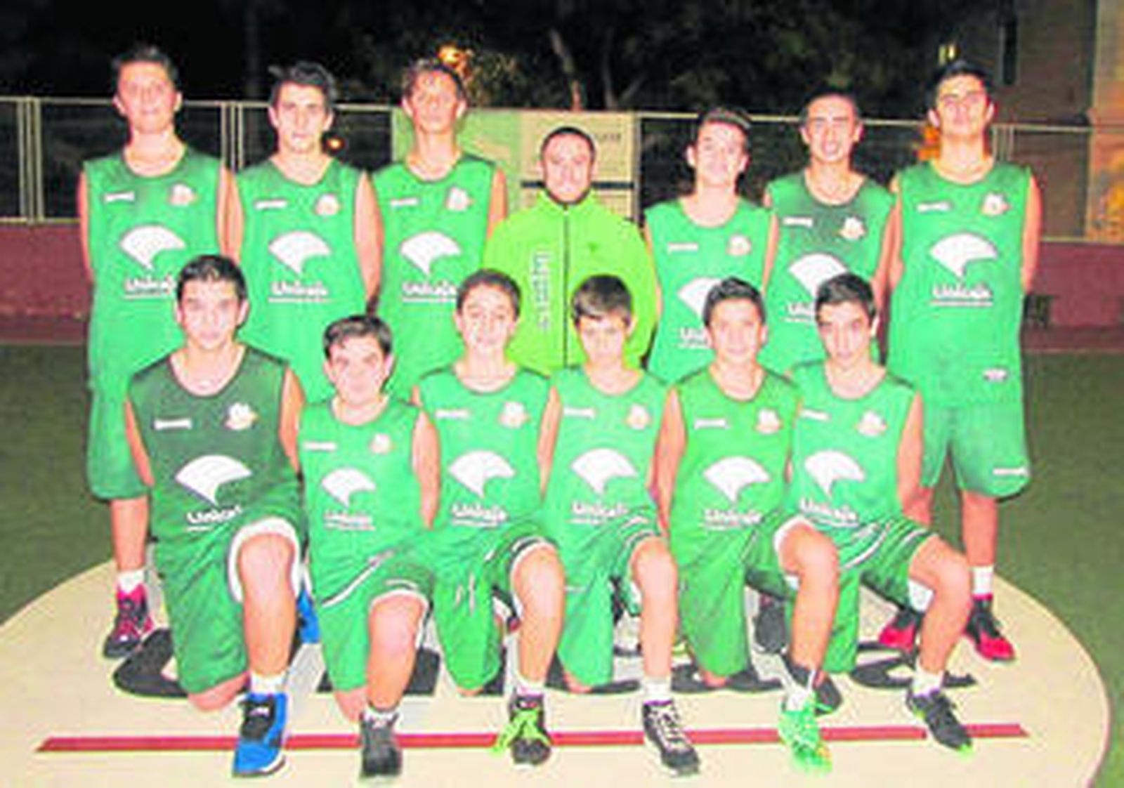 El cadete del EBG Málaga con Sergio Minaya.